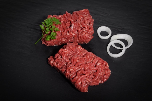 découvrez l'irrésistible fraîcheur de notre steak haché, savamment préparé pour vous offrir une qualité optimale et un goût exceptionnel. idéal pour vos recettes préférées, ce produit saura ravir vos papilles et apporter du plaisir à votre table.