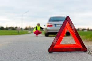 découvrez les étapes essentielles pour réagir face à une crevaison sur l'autoroute. apprenez à rester en sécurité, à changer votre roue ou à appeler de l'aide, afin de gérer cette situation stressante avec sérénité.