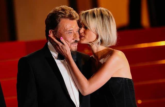 découvrez le défi familial de laeticia hallyday après la perte de johnny, une aventure intime et émotive qui révèle les défis d'une vie sans l'icône du rock français. explorez comment laeticia réinvente son quotidien tout en préservant l'héritage de son défunt mari.